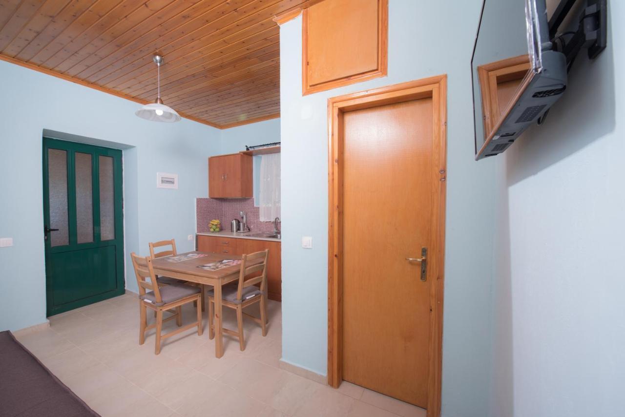 Πέτρινο Σπίτι Hotel Lazarata ภายนอก รูปภาพ